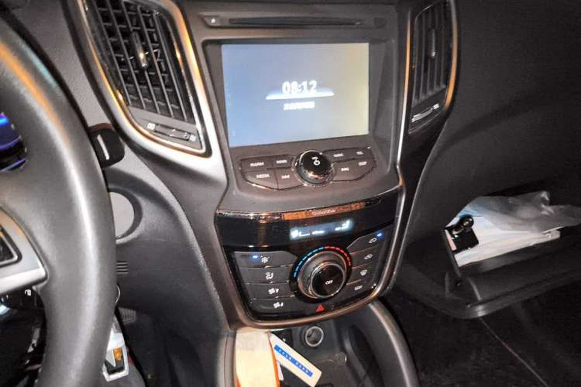 Used CHANGAN CS75 2014 2.0L Manual Luxury Version China IV Standard Audio And AC Panel