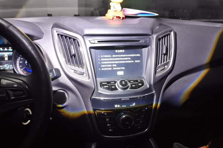 Used CHANGAN CS75 2014 2.0L Manual Luxury Version China IV Standard Audio And AC Panel