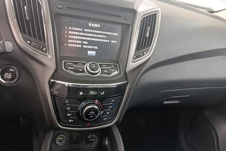 Used CHANGAN CS75 2014 1.8T Automatic Prestige Model China IV Standard Audio And AC Panel