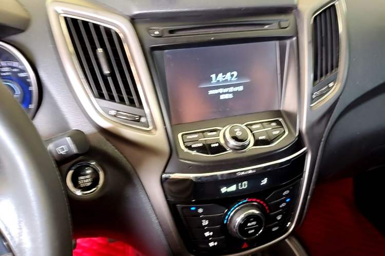 Used CHANGAN CS75 2014 1.8T Automatic Elite Model China IV Standard Audio And AC Panel