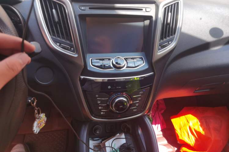 Used CHANGAN CS75 2014 2.0L Manual Luxury Version China IV Standard Audio And AC Panel