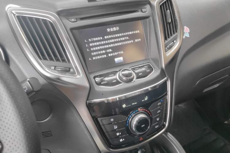 Used CHANGAN CS75 2014 2.0L Manual Luxury Version China IV Standard Audio And AC Panel