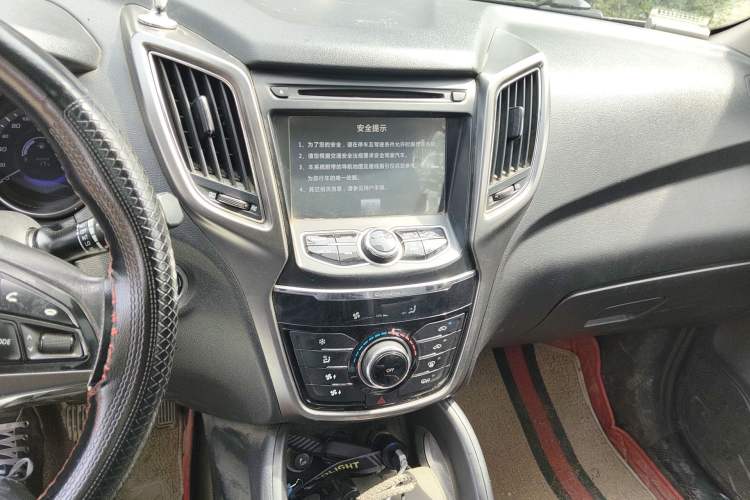 Used CHANGAN CS75 2014 2.0L Manual Leading Version China IV Standard Audio And AC Panel