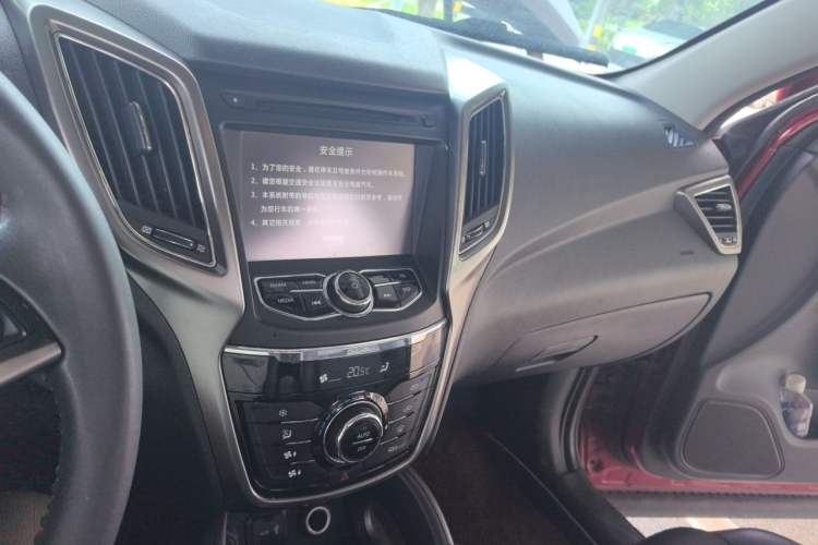 Used CHANGAN CS75 2014 1.8T Automatic Prestige Model China V Standard Audio And AC Panel