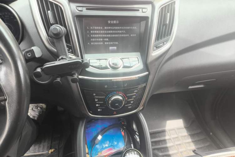 Used CHANGAN CS75 2014 2.0L Manual Luxury Version China IV Standard Audio And AC Panel