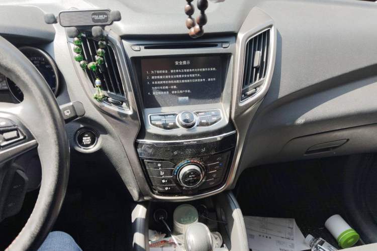 Used CHANGAN CS75 2014 1.8T Automatic Prestige Model China V Standard Audio And AC Panel