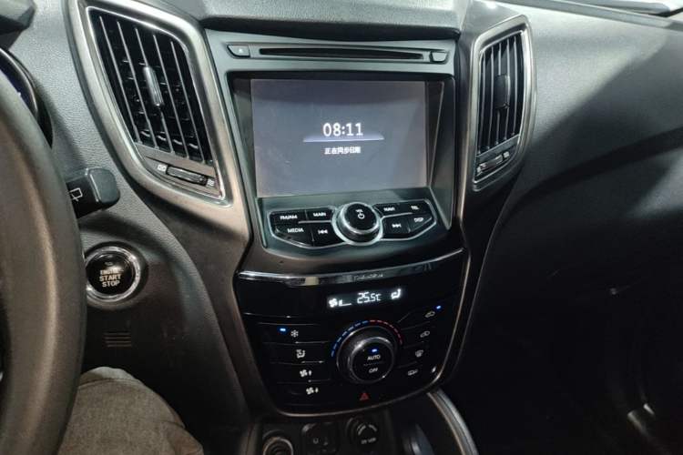 Used CHANGAN CS75 2014 1.8T Automatic Elite Model China IV Standard Audio And AC Panel