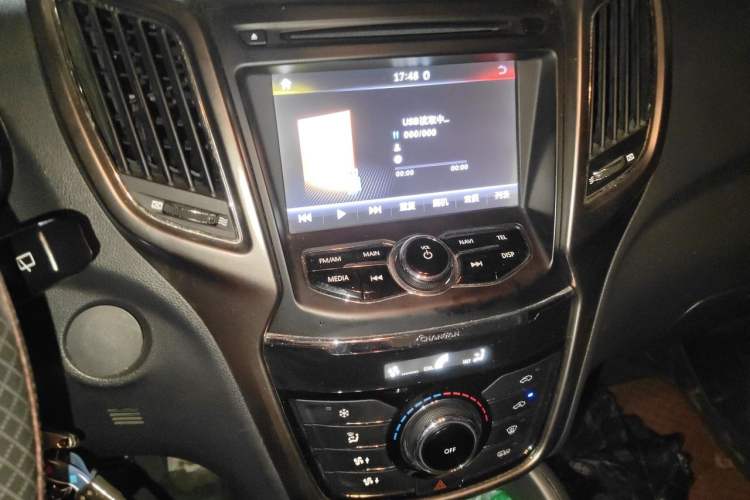 Used CHANGAN CS75 2014 2.0L Manual Luxury Version China IV Standard Audio And AC Panel