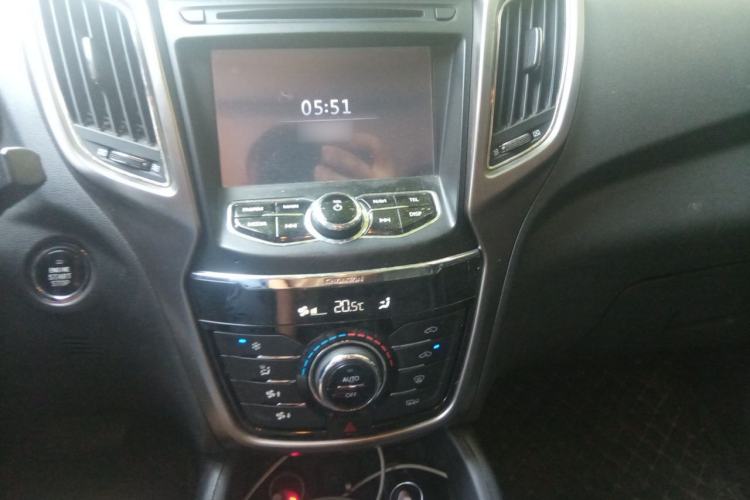 Used CHANGAN CS75 2014 1.8T Automatic Elite Version China V Standard Audio And AC Panel