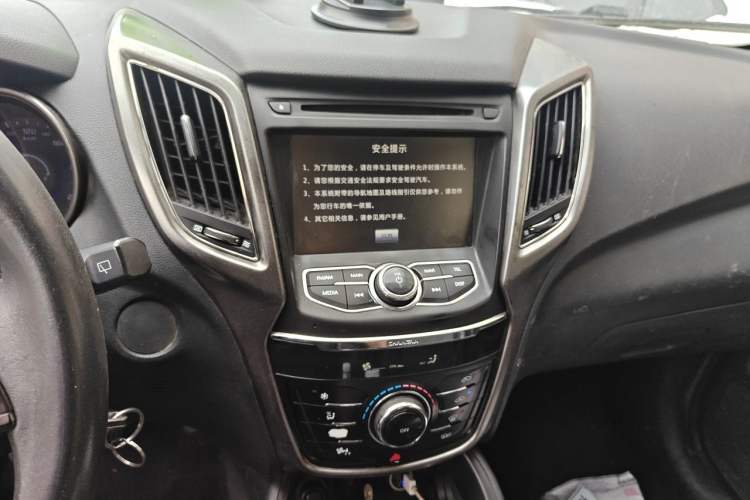Used CHANGAN CS75 2014 2.0L Manual Luxury Version China IV Standard Audio And AC Panel