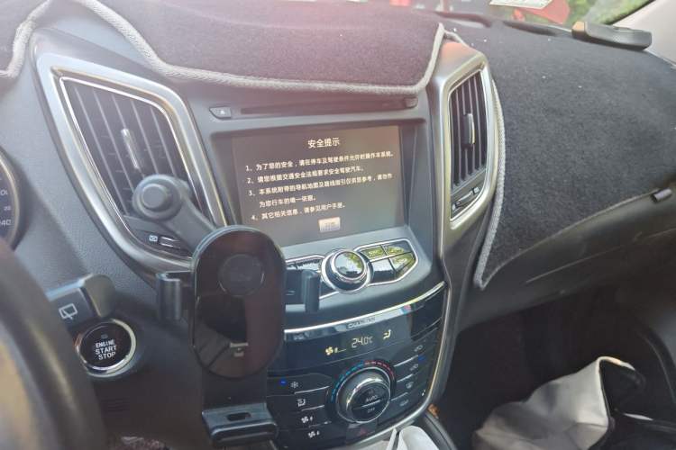 Used CHANGAN CS75 2014 1.8T Automatic Elite Version China V Standard Audio And AC Panel