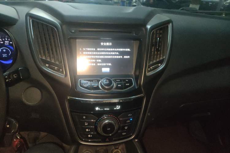 Used CHANGAN CS75 2014 2.0L Manual Luxury Version China IV Standard Audio And AC Panel