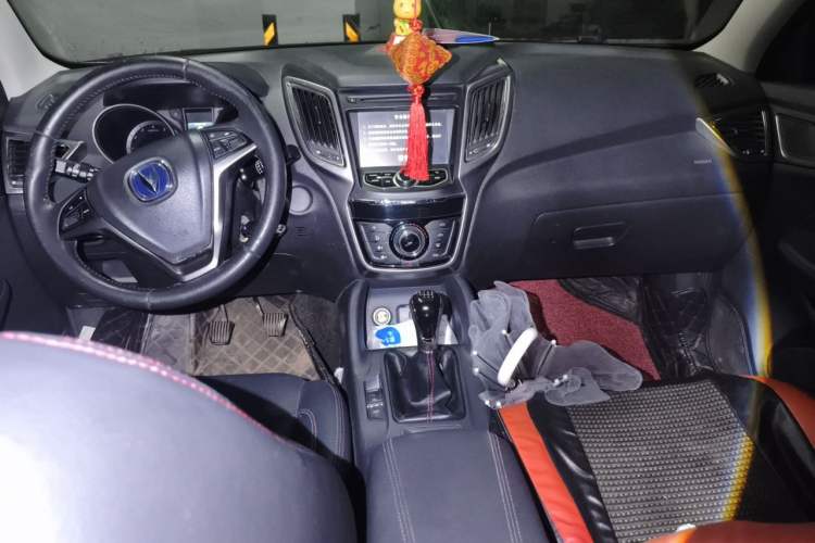 Used CHANGAN CS75 2014 2.0L Manual Luxury Version China IV Standard Center Console