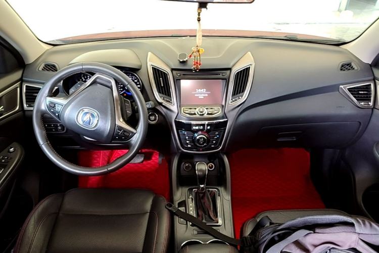 Used CHANGAN CS75 2014 1.8T Automatic Elite Model China IV Standard Center Console