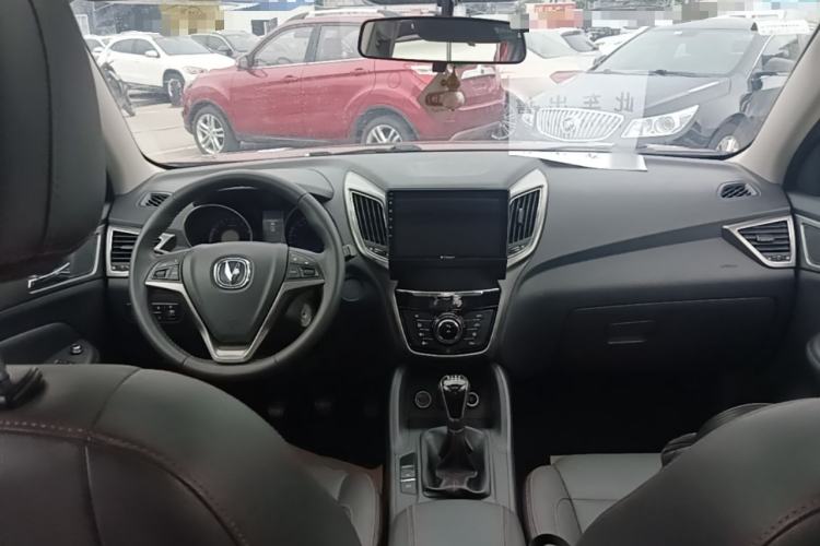 Used CHANGAN CS75 2014 2.0L Manual Luxury Version China IV Standard Center Console