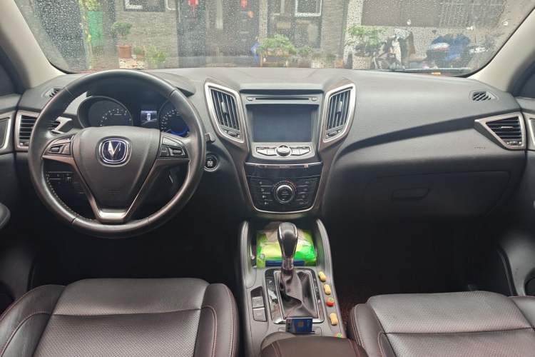 Used CHANGAN CS75 2014 1.8T Automatic Elite Model China IV Standard Center Console