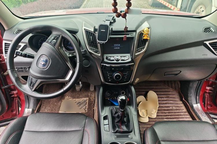 Used CHANGAN CS75 2014 2.0L Manual Luxury Version China IV Standard Center Console