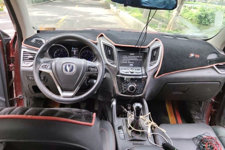 Used CHANGAN CS75 2014 2.0L Manual Luxury Version China IV Standard Center Console