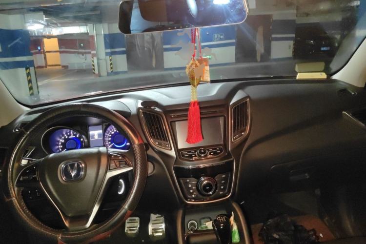 Used CHANGAN CS75 2014 2.0L Manual Luxury Version China IV Standard Center Console
