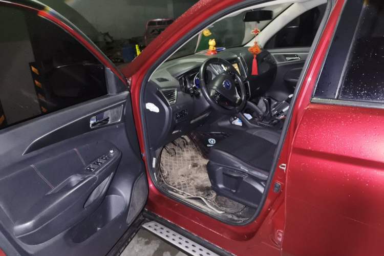 Used CHANGAN CS75 2014 2.0L Manual Luxury Version China IV Standard Driver Seat