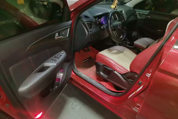Used CHANGAN CS75 2014 2.0L Manual Luxury Version China IV Standard Driver Seat