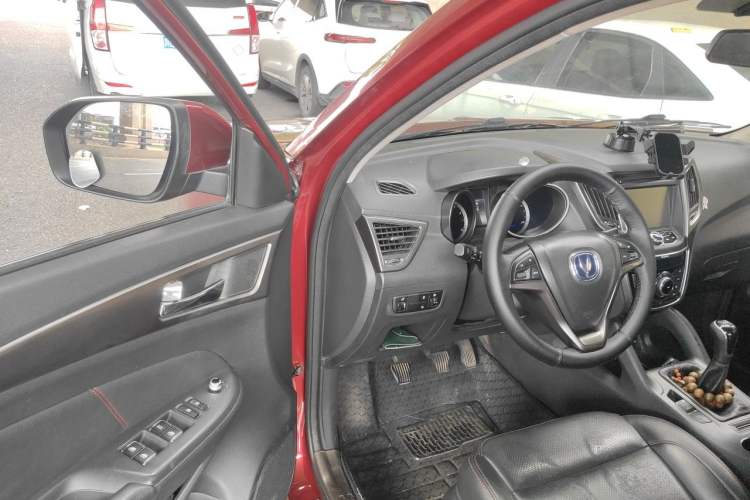 Used CHANGAN CS75 2014 2.0L Manual Luxury Version China IV Standard Driver Seat