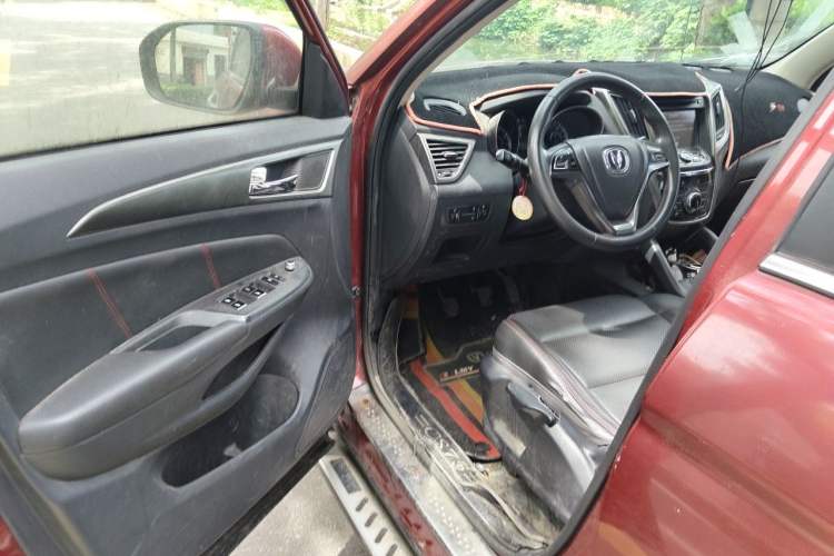 Used CHANGAN CS75 2014 2.0L Manual Luxury Version China IV Standard Driver Seat