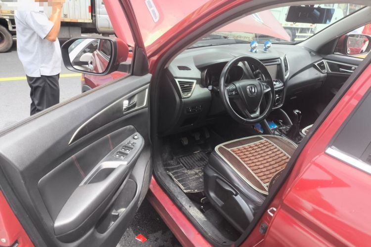 Used CHANGAN CS75 2014 2.0L Manual Luxury Version China IV Standard Driver Seat
