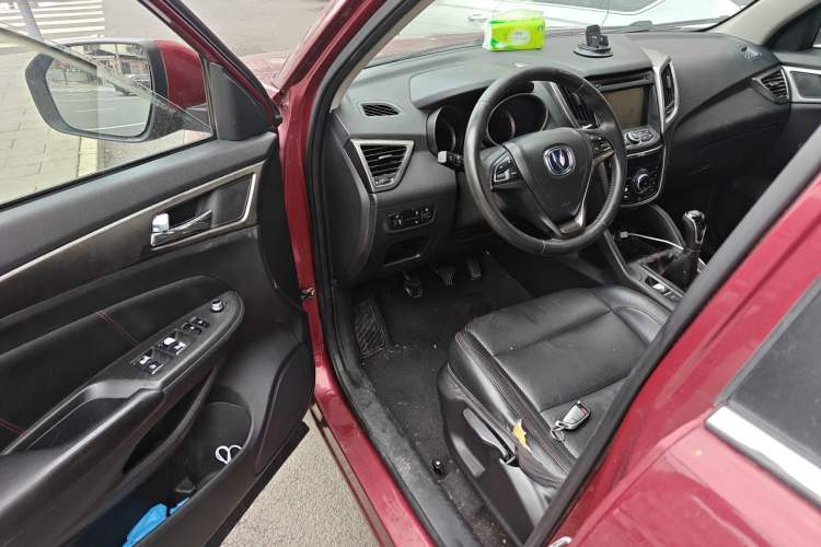 Used CHANGAN CS75 2014 2.0L Manual Luxury Version China IV Standard Driver Seat