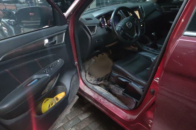 Used CHANGAN CS75 2014 2.0L Manual Luxury Version China IV Standard Driver Seat
