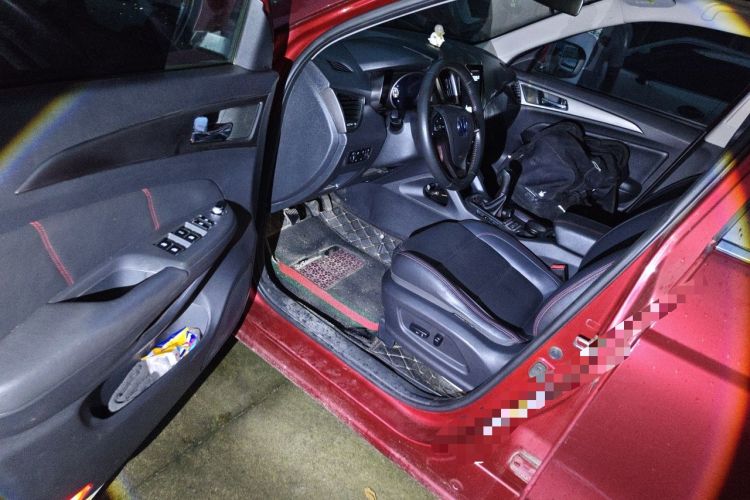 Used CHANGAN CS75 2014 2.0L Manual Leading Version China IV Standard Driver Seat