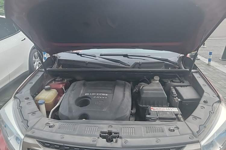 Used CHANGAN CS75 2014 2.0L Manual Luxury Version China IV Standard Engine Bay