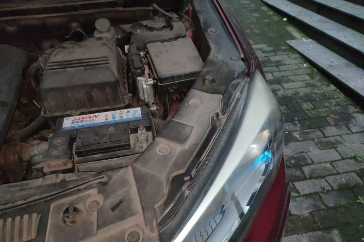 Used CHANGAN CS75 2014 2.0L Manual Luxury Version China IV Standard Engine Bay Left