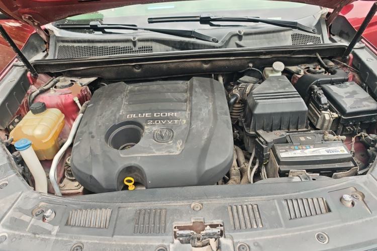Used CHANGAN CS75 2014 2.0L Manual Luxury Version China IV Standard Engine Bay