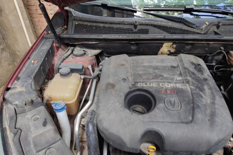 Used CHANGAN CS75 2014 1.8T Automatic Elite Version China V Standard Engine Bay Right