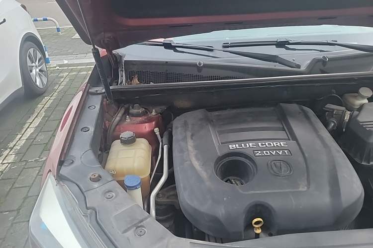 Used CHANGAN CS75 2014 2.0L Manual Luxury Version China IV Standard Engine Bay Right