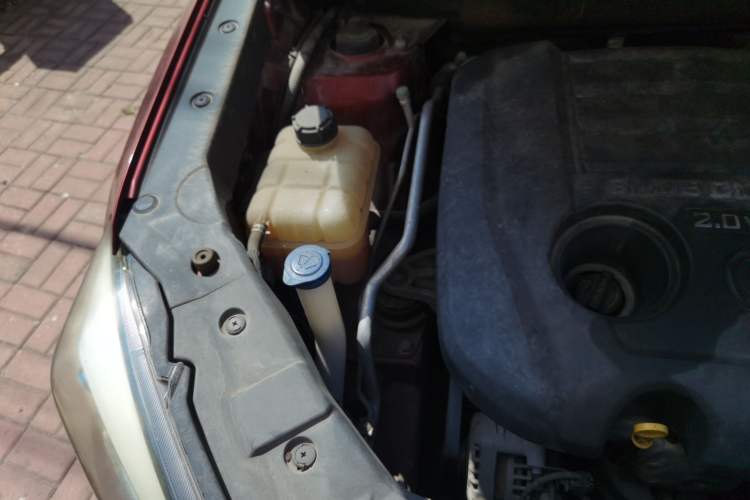 Used CHANGAN CS75 2014 2.0L Manual Luxury Version China IV Standard Engine Bay Right