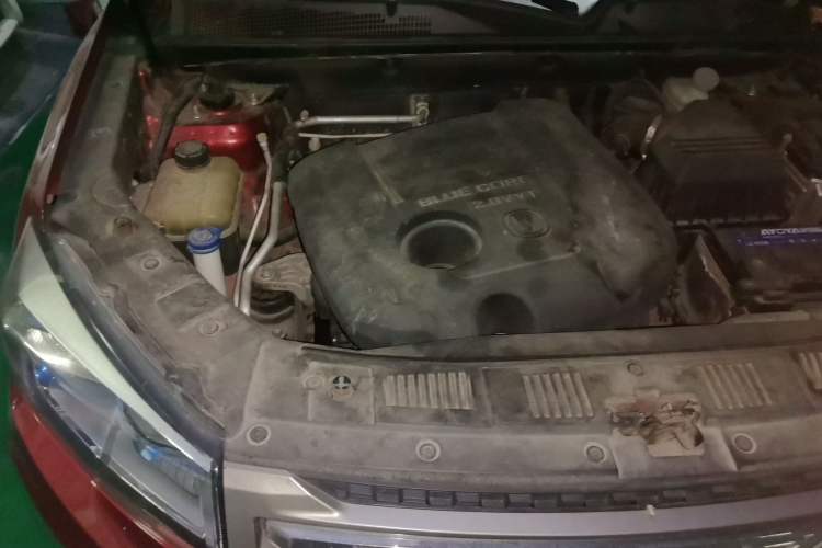 Used CHANGAN CS75 2014 2.0L Manual Luxury Version China IV Standard Engine Bay Right