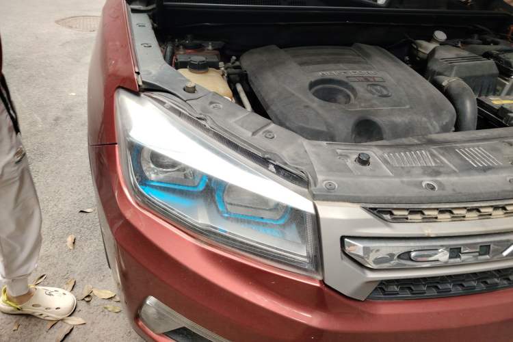 Used CHANGAN CS75 2014 1.8T Automatic Elite Model China IV Standard Engine Bay Right