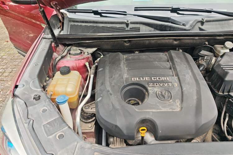 Used CHANGAN CS75 2014 2.0L Manual Luxury Version China IV Standard Engine Bay Right
