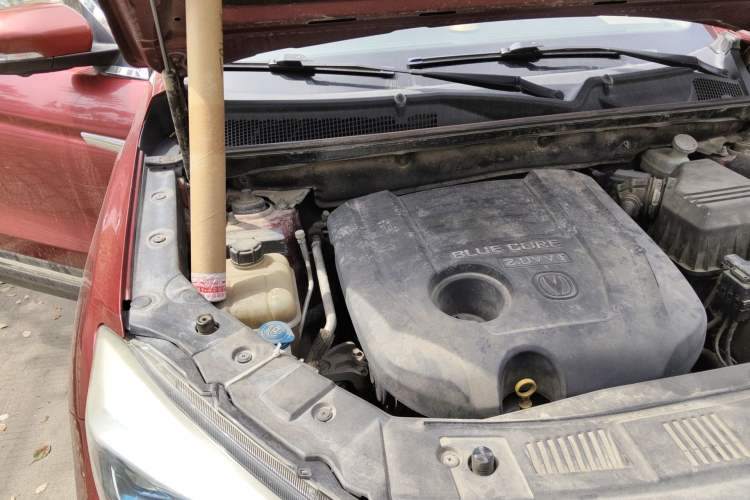 Used CHANGAN CS75 2014 2.0L Manual Leading Version China IV Standard Engine Bay Right