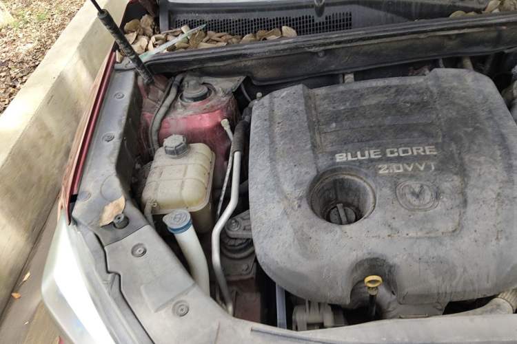 Used CHANGAN CS75 2014 2.0L Manual Luxury Version China IV Standard Engine Bay Right