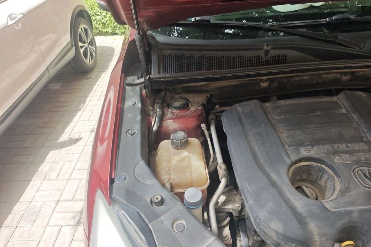 Used CHANGAN CS75 2014 2.0L Manual Luxury Version China IV Standard Engine Bay Right