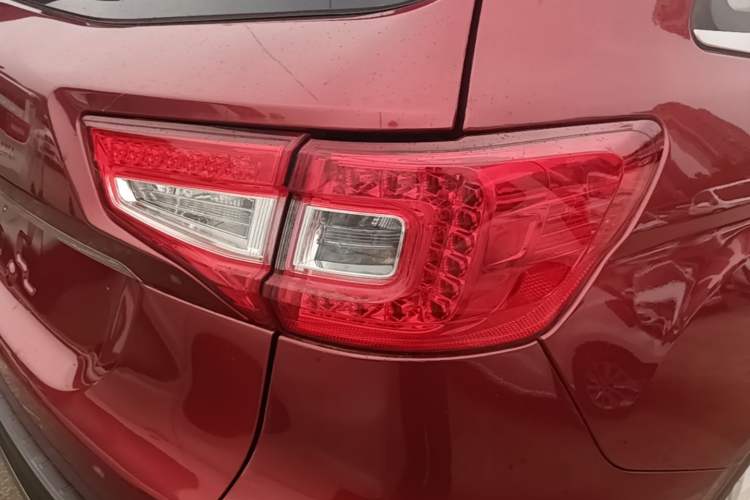 Used CHANGAN CS75 2014 2.0L Manual Luxury Version China IV Standard Exterior 1