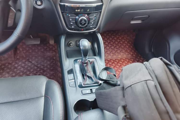 Used CHANGAN CS75 2014 1.8T Automatic Prestige Model China IV Standard Gear Lever