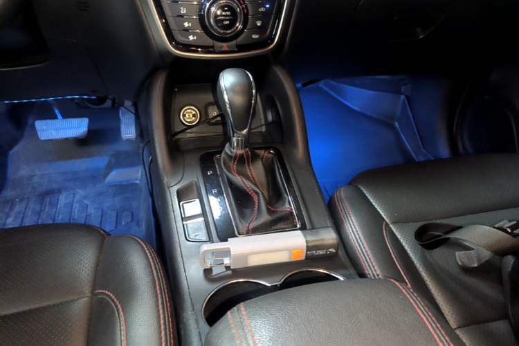 Used CHANGAN CS75 2014 1.8T Automatic Elite Model China IV Standard Gear Lever