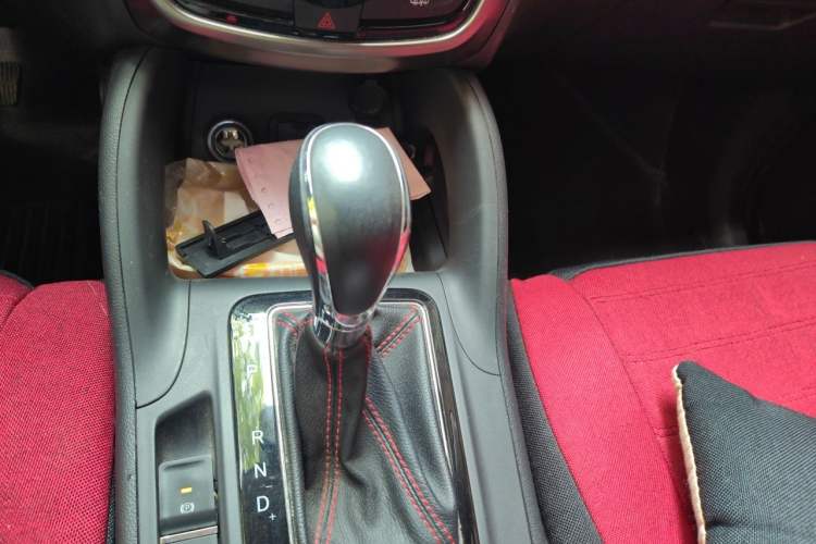 Used CHANGAN CS75 2014 1.8T Automatic Elite Version China V Standard Gear Lever