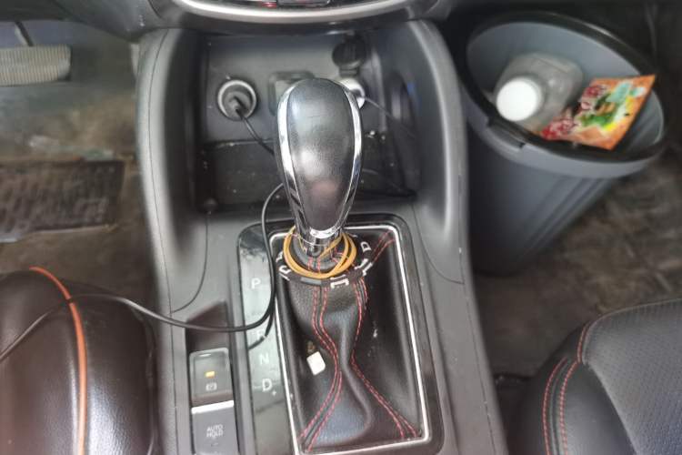 Used CHANGAN CS75 2014 1.8T Automatic Elite Version China V Standard Gear Lever