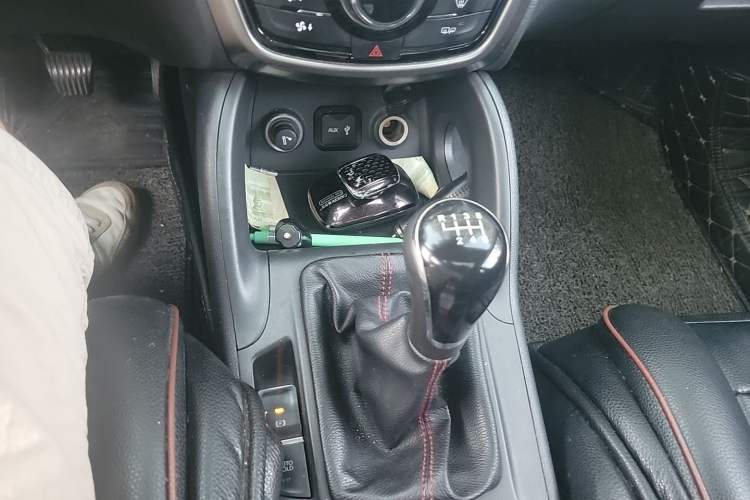 Used CHANGAN CS75 2014 2.0L Manual Luxury Version China IV Standard Gear Lever