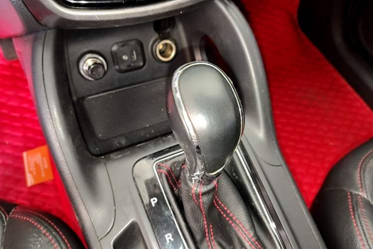 Used CHANGAN CS75 2014 1.8T Automatic Elite Model China IV Standard Gear Lever